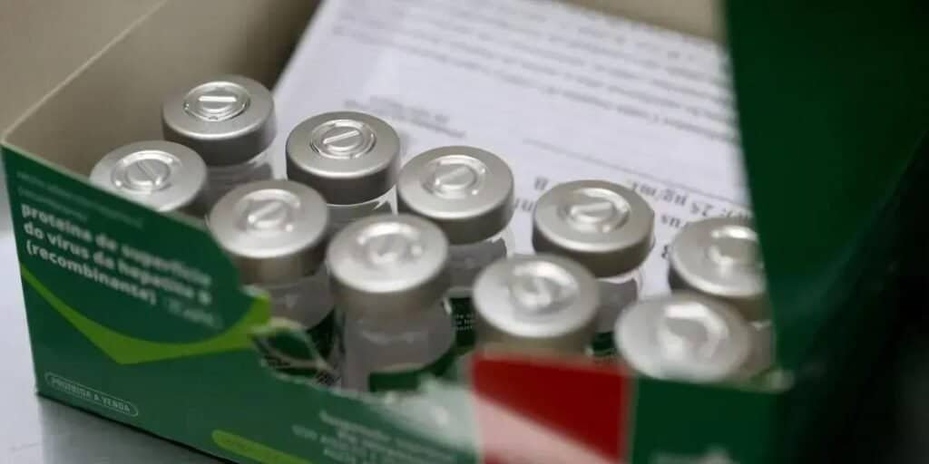 Campanha de Vacinação contra Hepatites em Comunidades do Rio de Janeiro