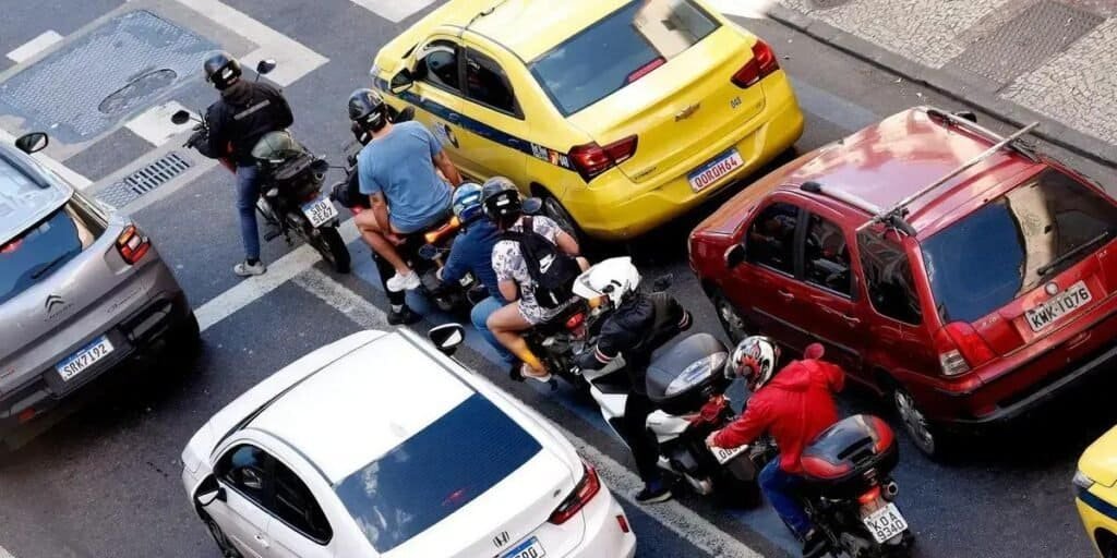 Crescimento do transporte de passageiros por motocicletas no Brasil