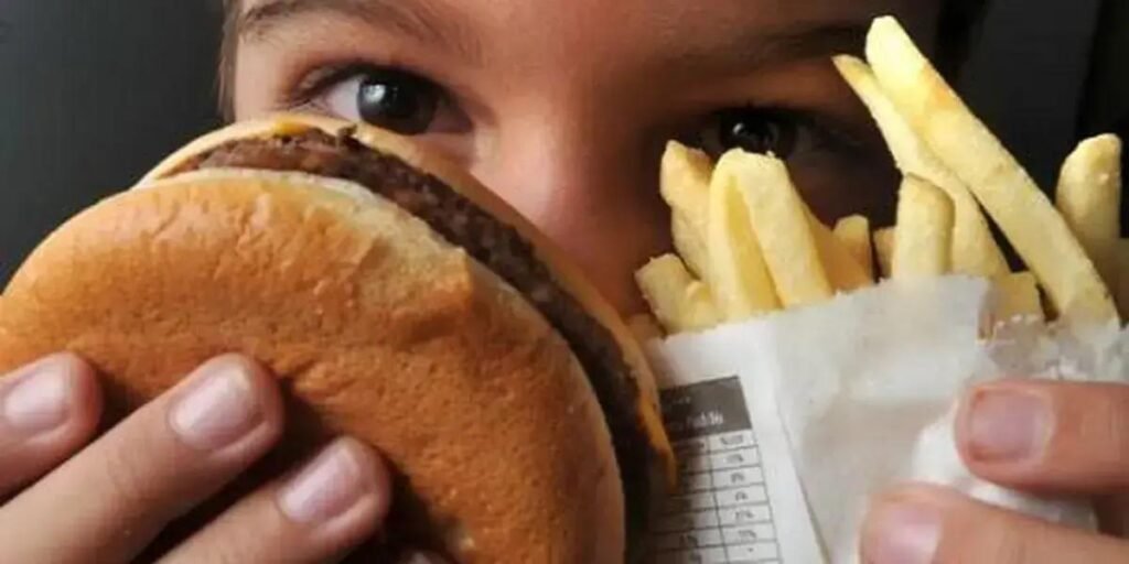 Taxas de obesidade infantil superam desnutrição pela primeira vez