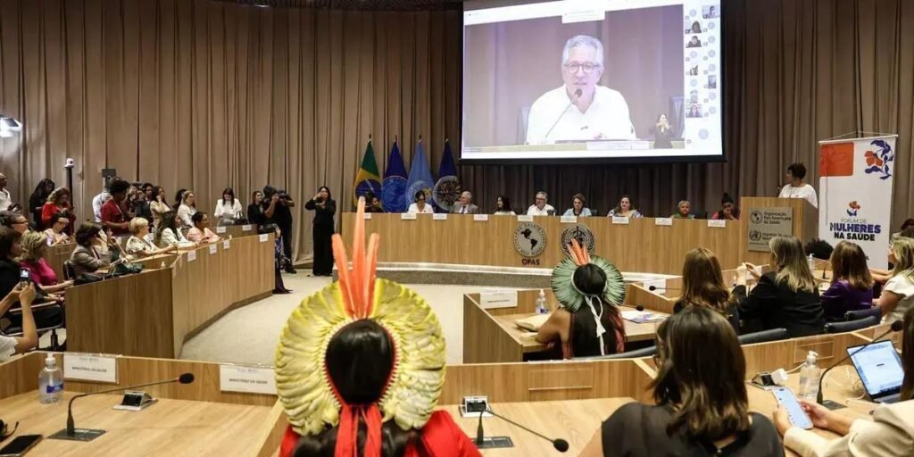 A saúde da mulher ganha destaque com o lançamento do Fórum de Saúde da Mulher, que tem como objetivo promover políticas públicas integradas