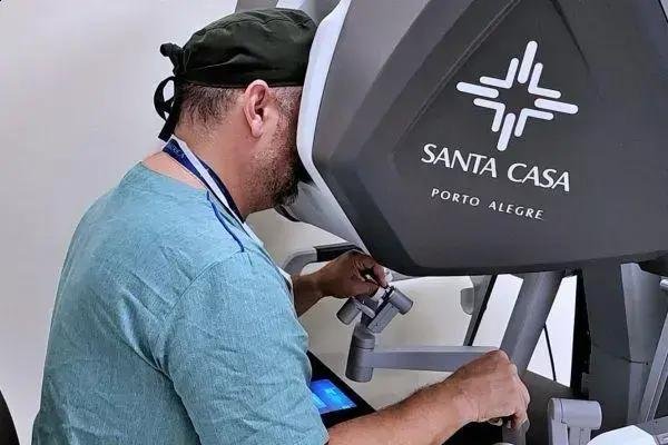 Santa Casa chega a 50 cirurgias de rob&oacute;tica pedi&aacute;trica